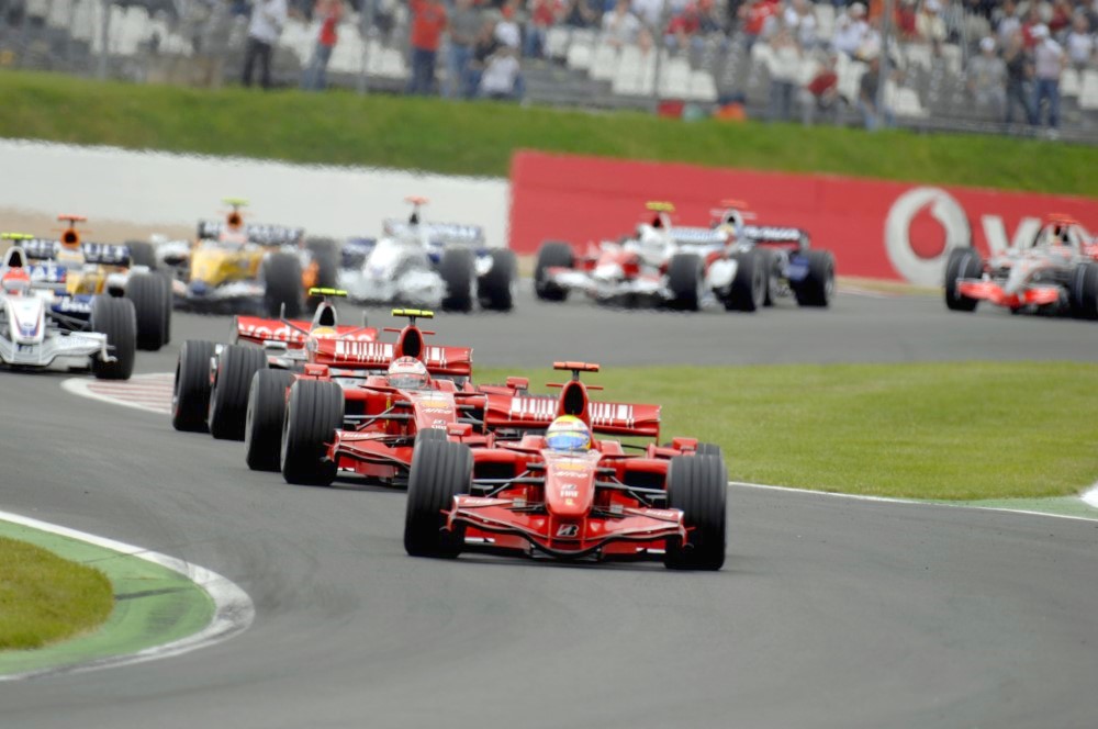 Start of the 2007 French GP at Magny-Cours