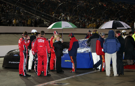 Rain postpones NASCAR Nextel Cup race