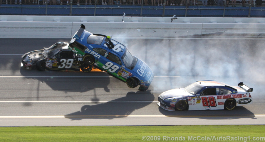 Carl Edwards 2009 Aaron's 499 Crash