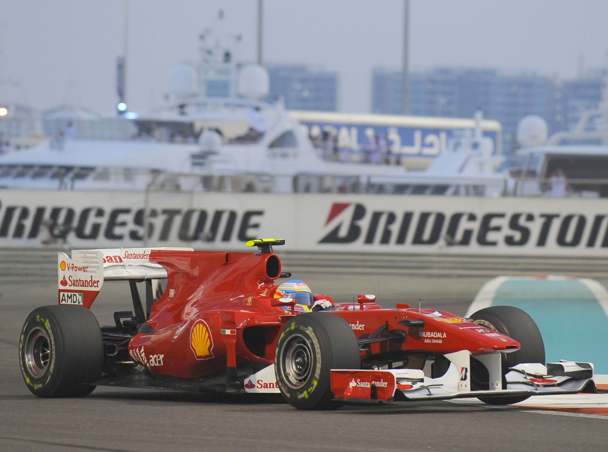 2010 Abu Dhabi GP - Fernando Alonso in a Ferrari on Bridgestone Tires