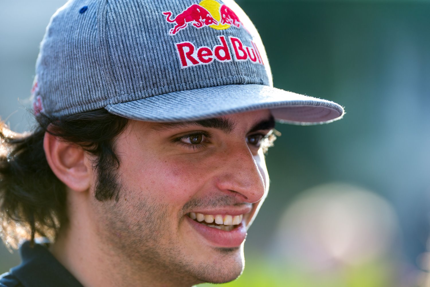 Sainz thinks Toro Rosso could beat its bigger Red Bull Sister