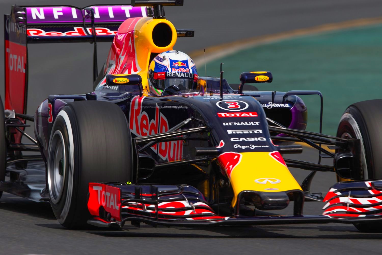 Ricciardo lapped in front of his countrymen
