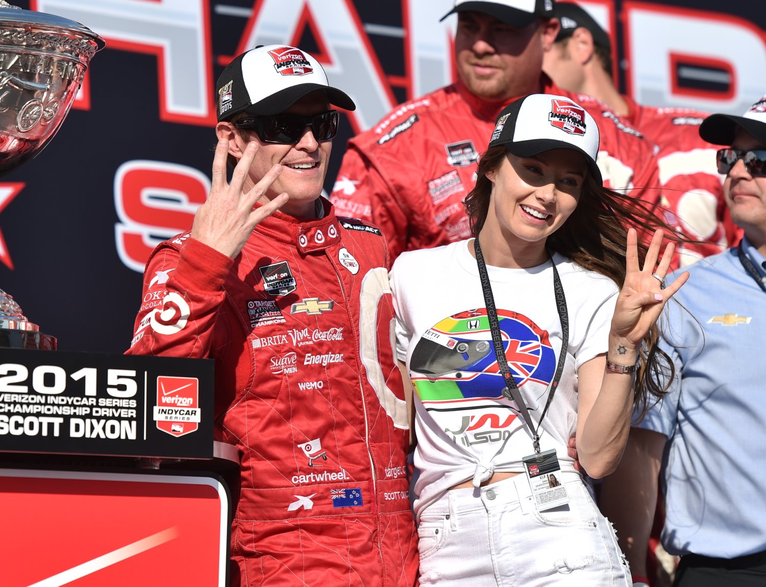 Scott Dixon and wife Emma celebrate Dixon's 4th IndyCar title