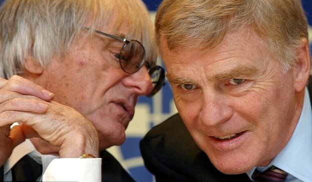 Ecclestone chats with Max Mosley