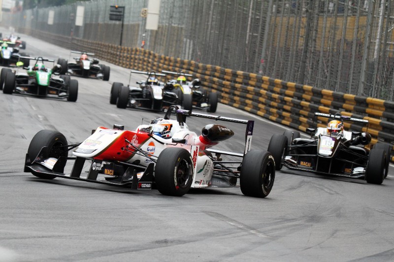 Rosenqvist leading Macau GP in 2015