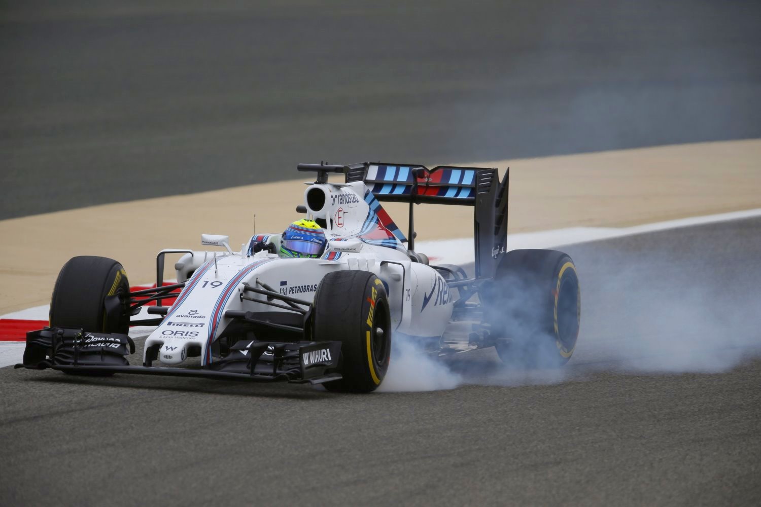 Massa locks a wheel in Bahrain