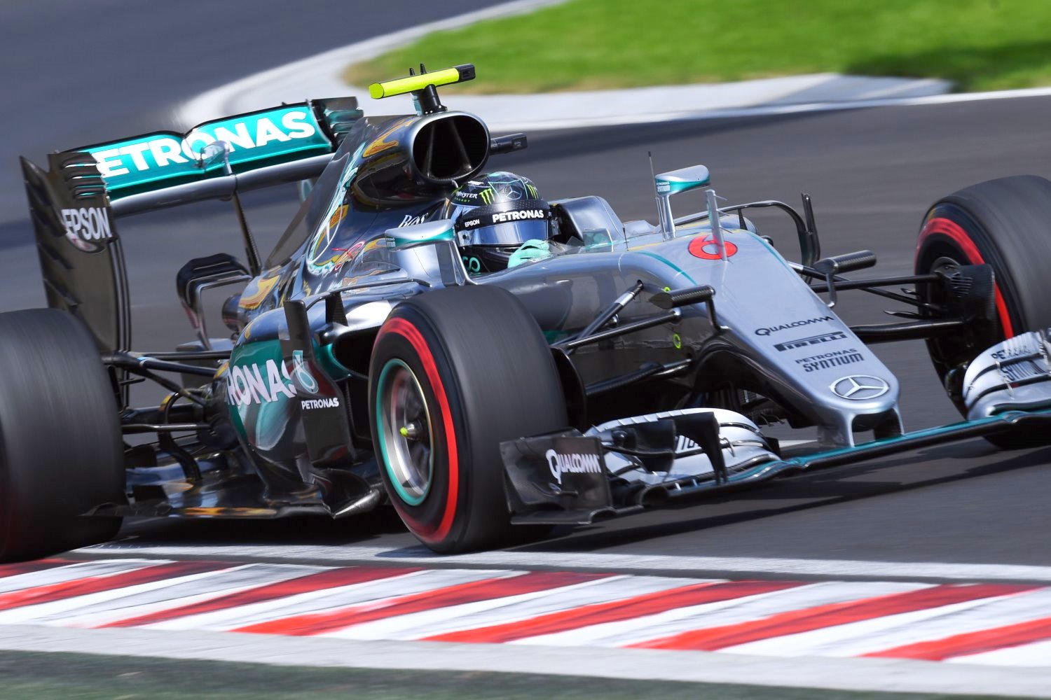 Nico Rosberg speeds to pole