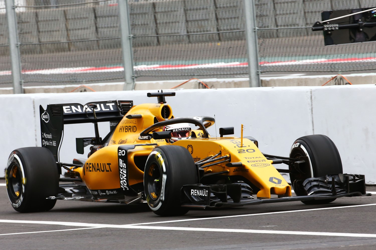 Magnussen tries Halo in Mexico City