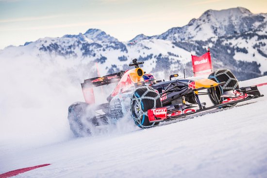 Verstappen does a demo in the snow