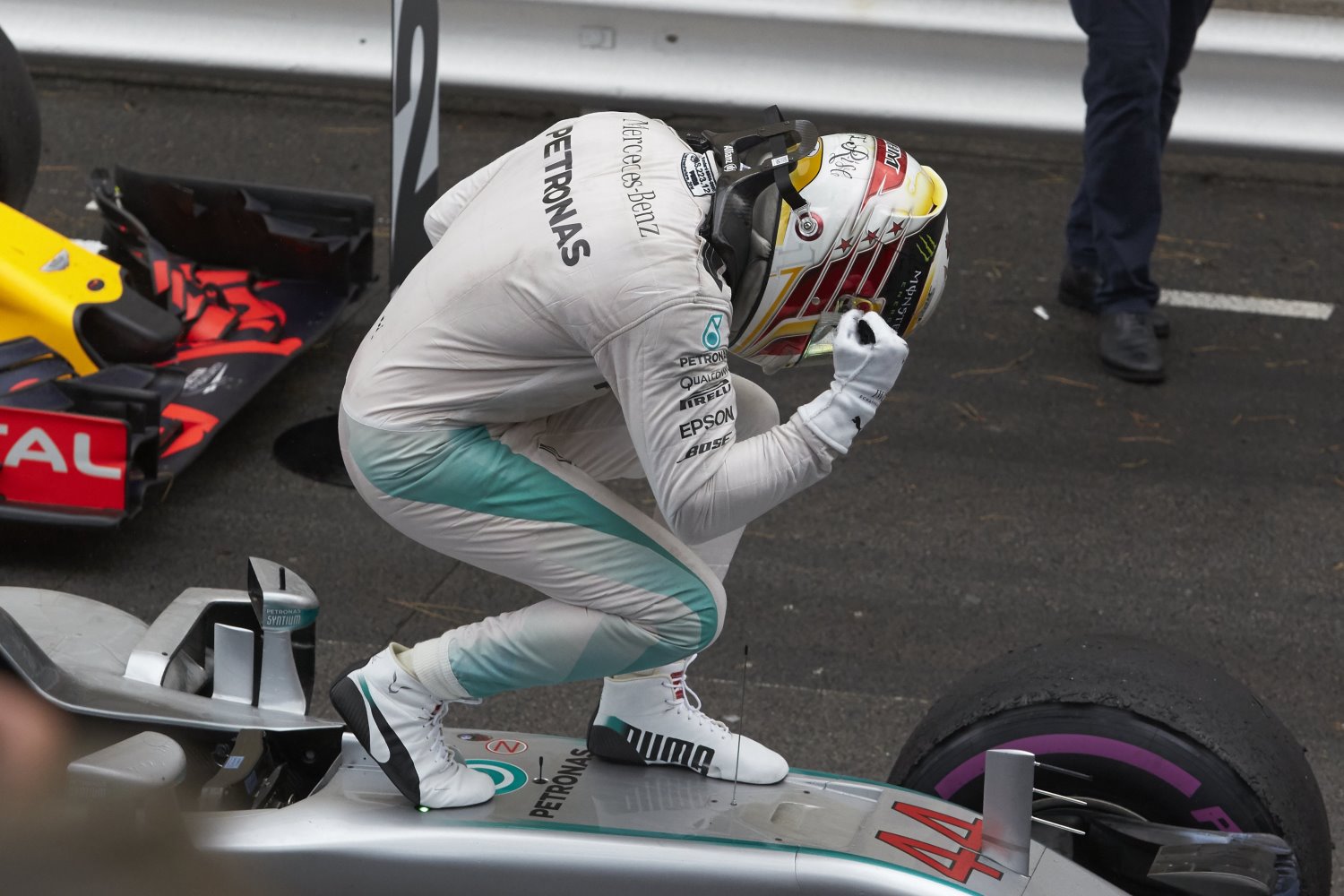 Hamilton celebrates the end of his winless streak