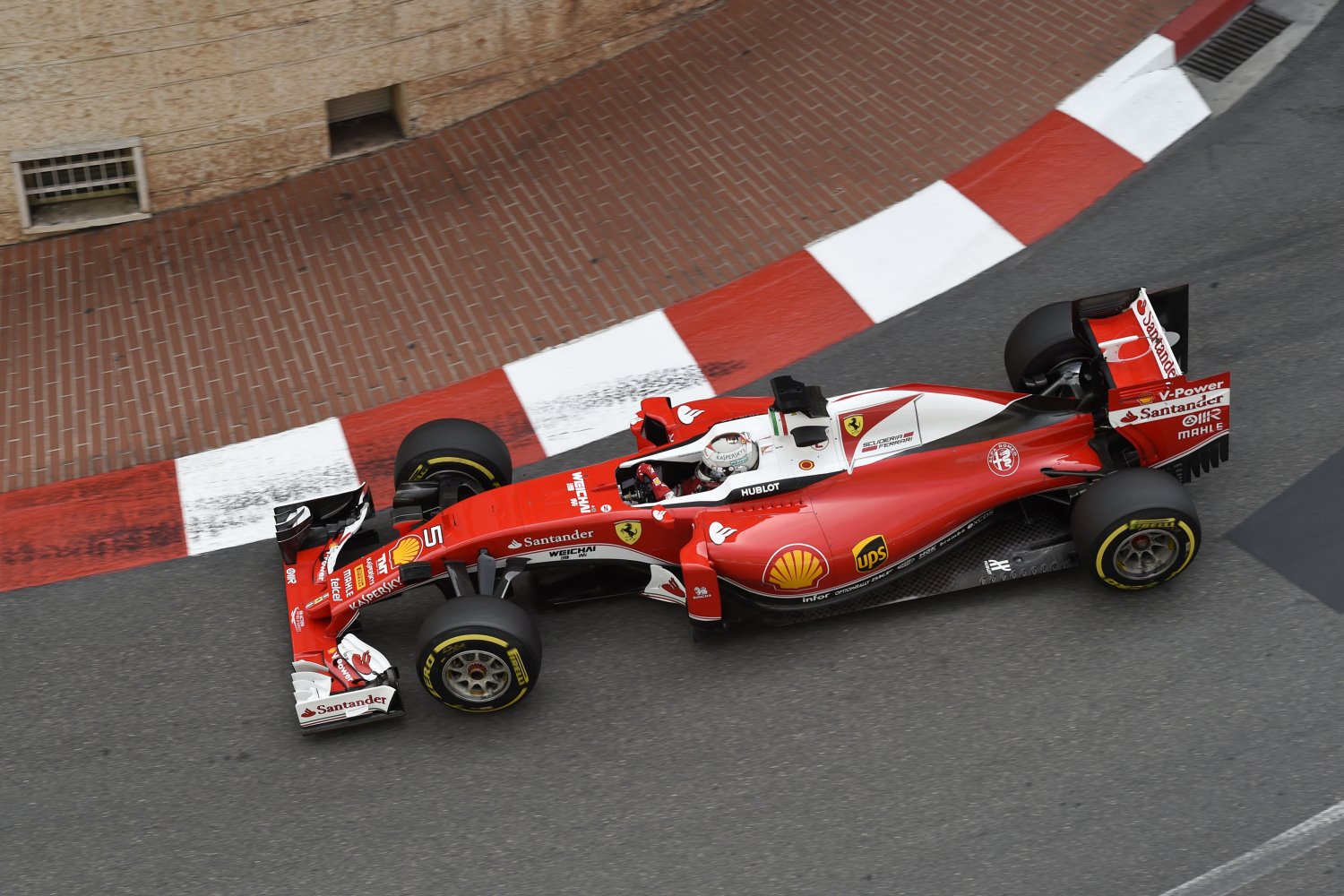 SSantander may stay with mid-fielder Ferrari