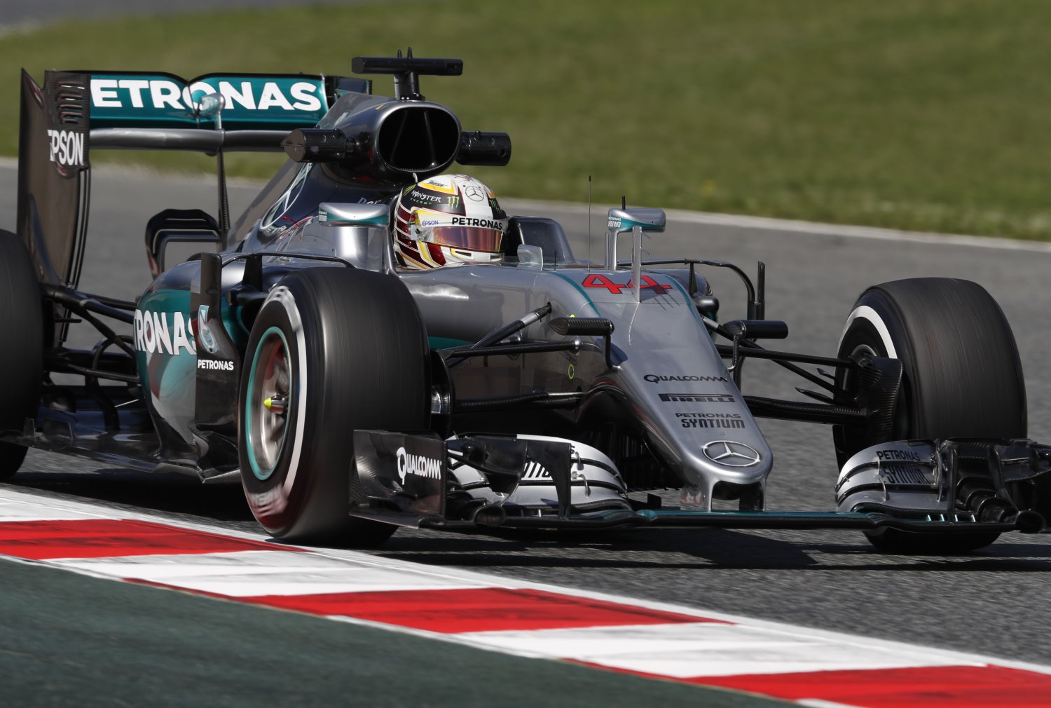 FIA must stop Mercedes from cheating on tire pressures