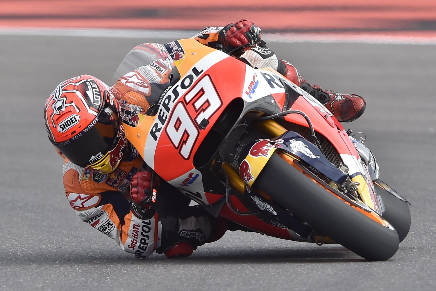 Marc Marquez rides to a dominant win