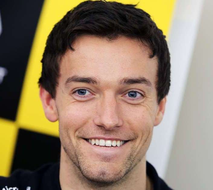 Jolyon Palmer sucking wind with Renault power at the back