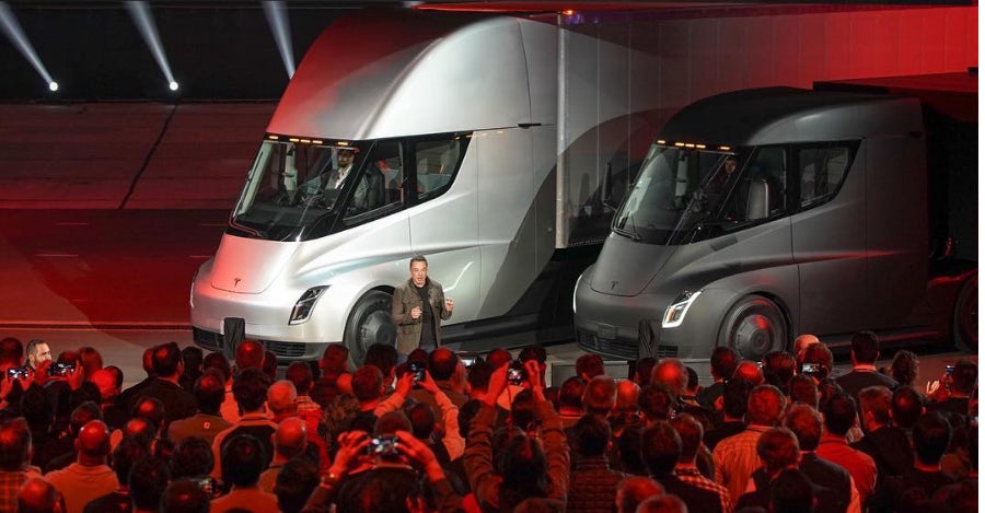 Elon Musk presents the Tesla Semi