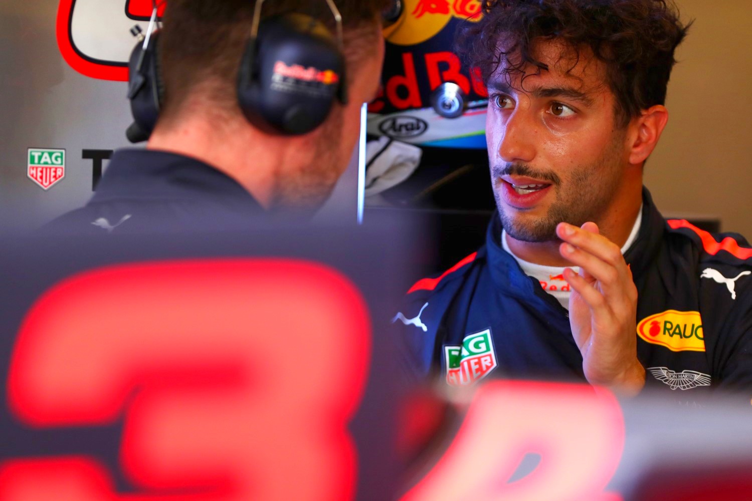 Daniel Ricciardo has no place to go until 2019 when the 2nd Ferrari seat might open up