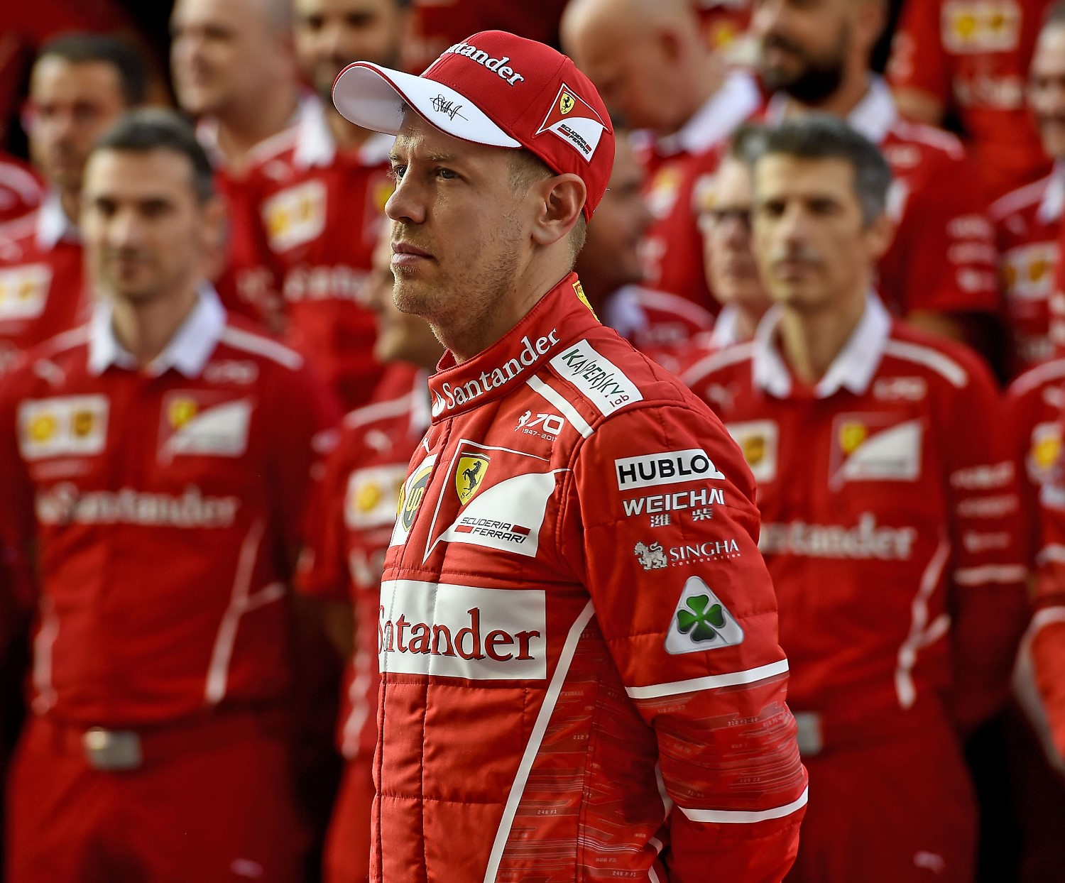 Vettel stands with team