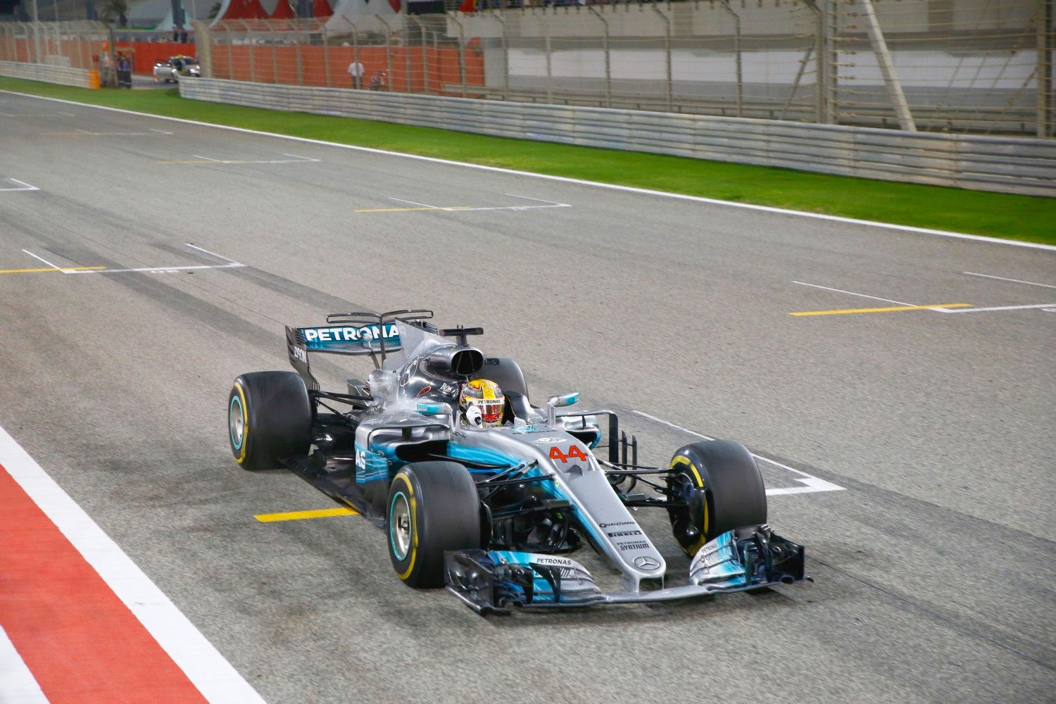 Ecclestone tips the Mercedes to beat the Ferrari