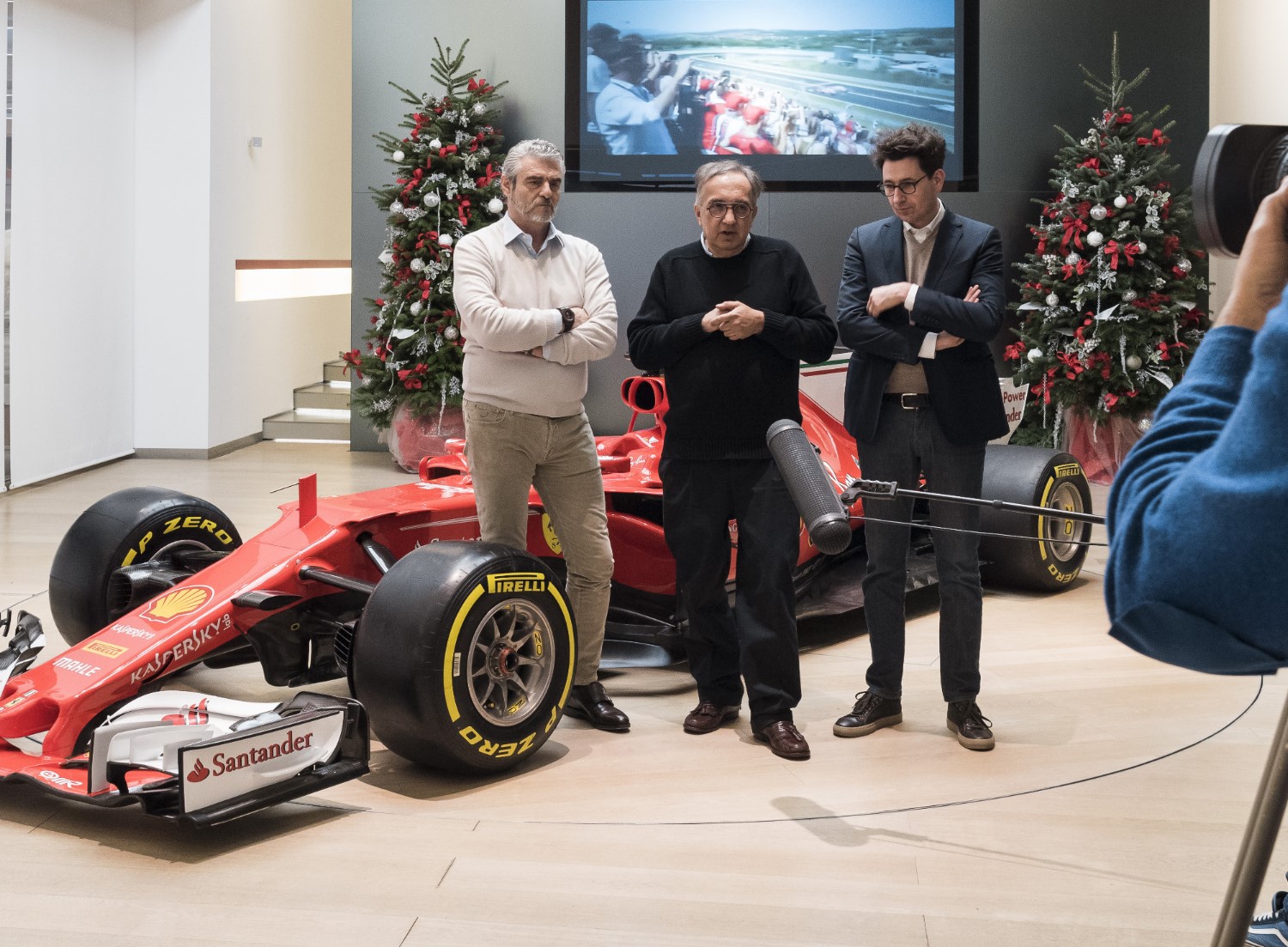 Arrivabene, Marchionne and Binotto greet the F1 media gang