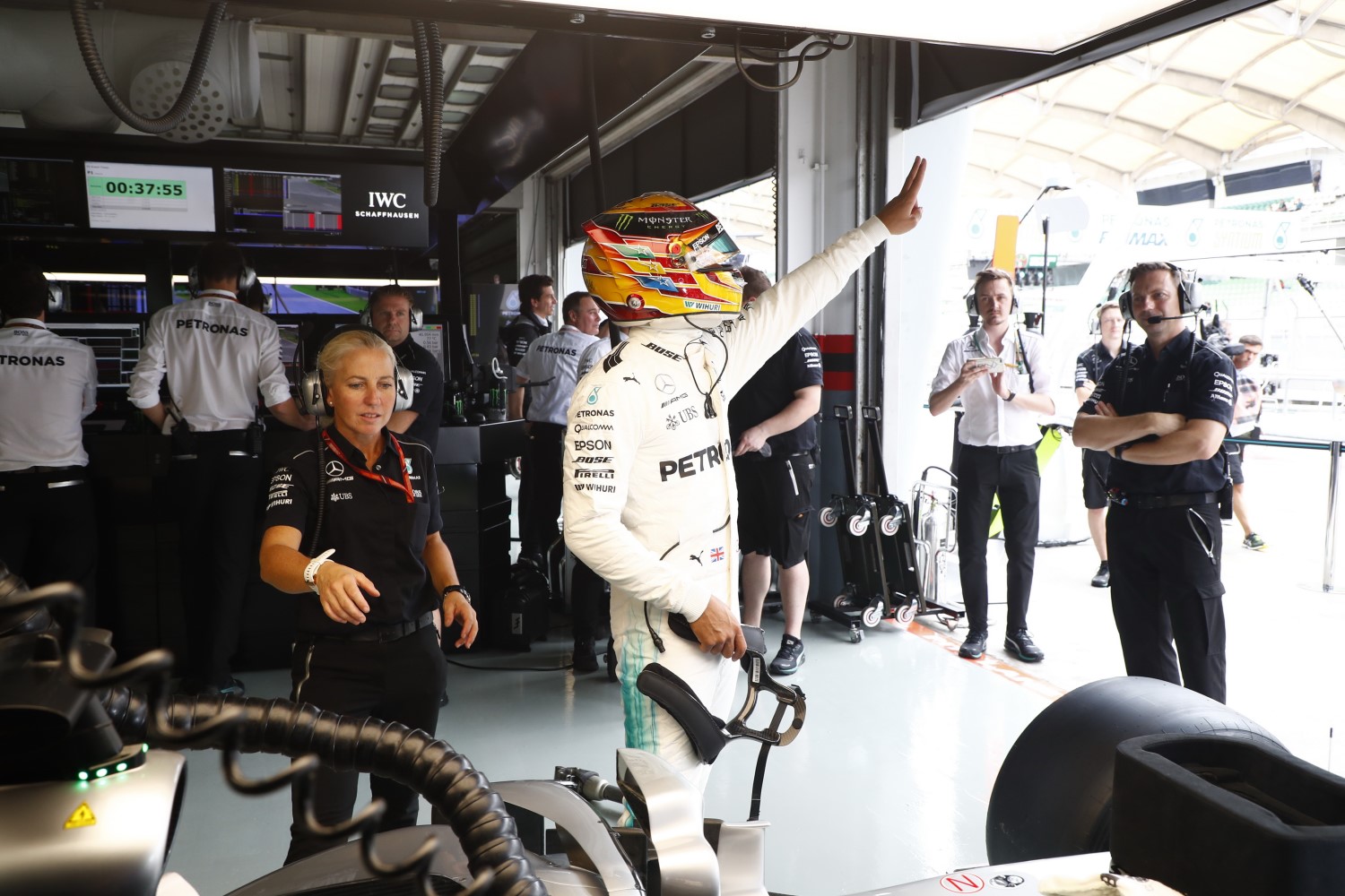 Hamilton waves to his fans