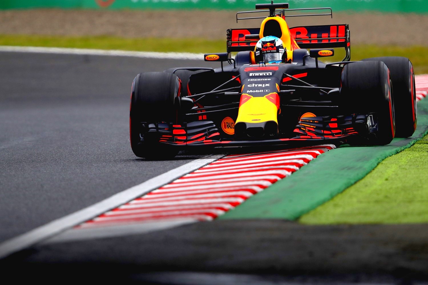 Daniel Ricciardo sets up car for race trim