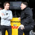 Michael Andretti talks to Fernando Alonso