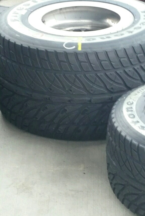 Unlike road and street circuits, no rain tires for ovals.