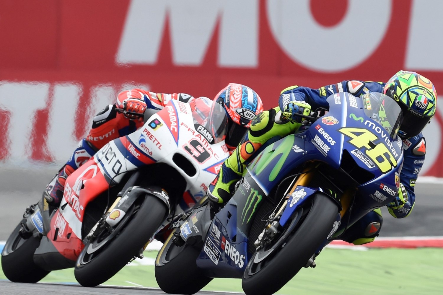 Rossi holds off Petrucci