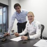 Wolff and Bottas sign the contract