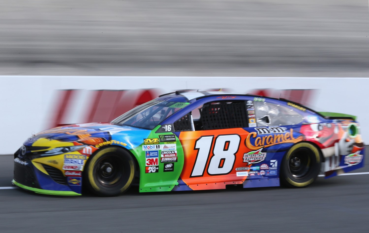 Kyle Busch races to victory