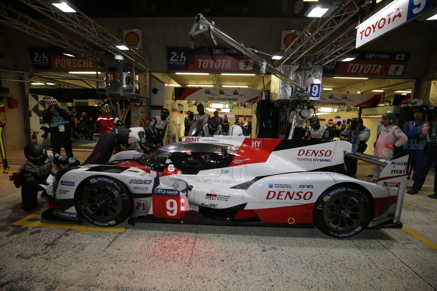 All the LMP1 cars either fell out or were in for repairs for over 1-hour