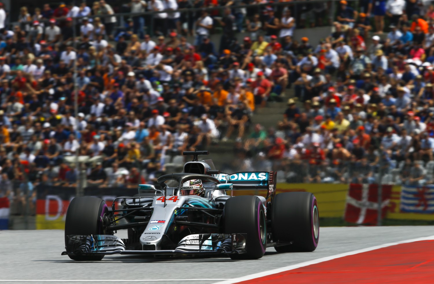 Hamilton easily fastest at Silverstone, his favorite track
