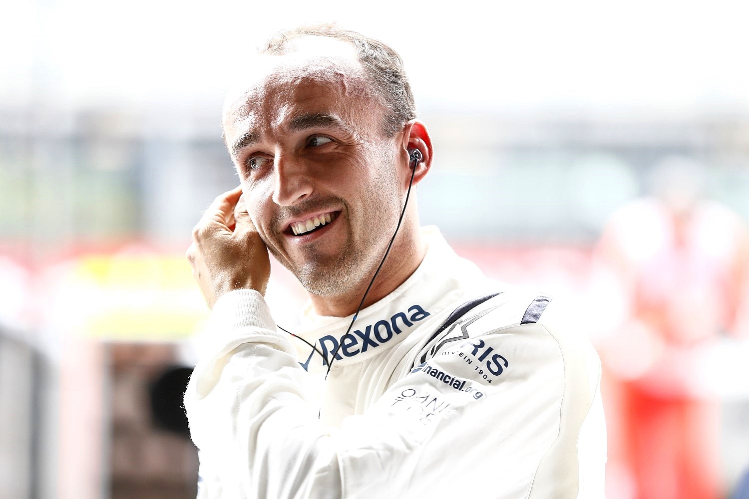Kubica mocks Paddy Lowe's Williams, says the "Livery is nice, colors are nice"
