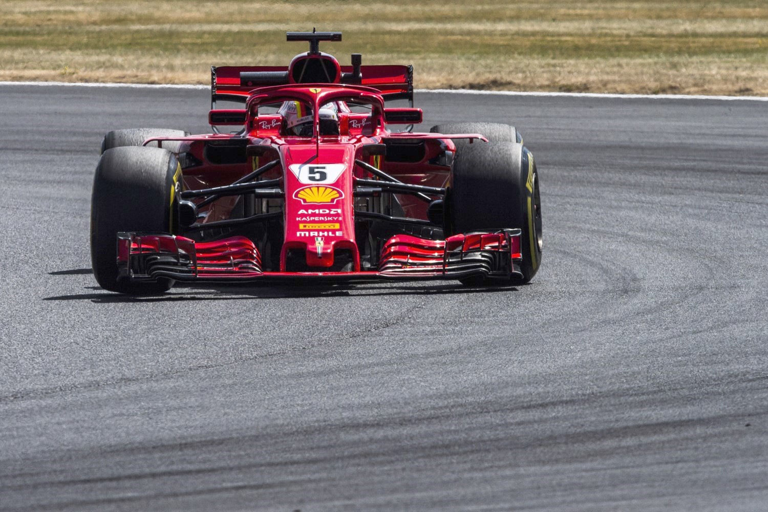 Vettel out to beat Hamilton, winning pole would help