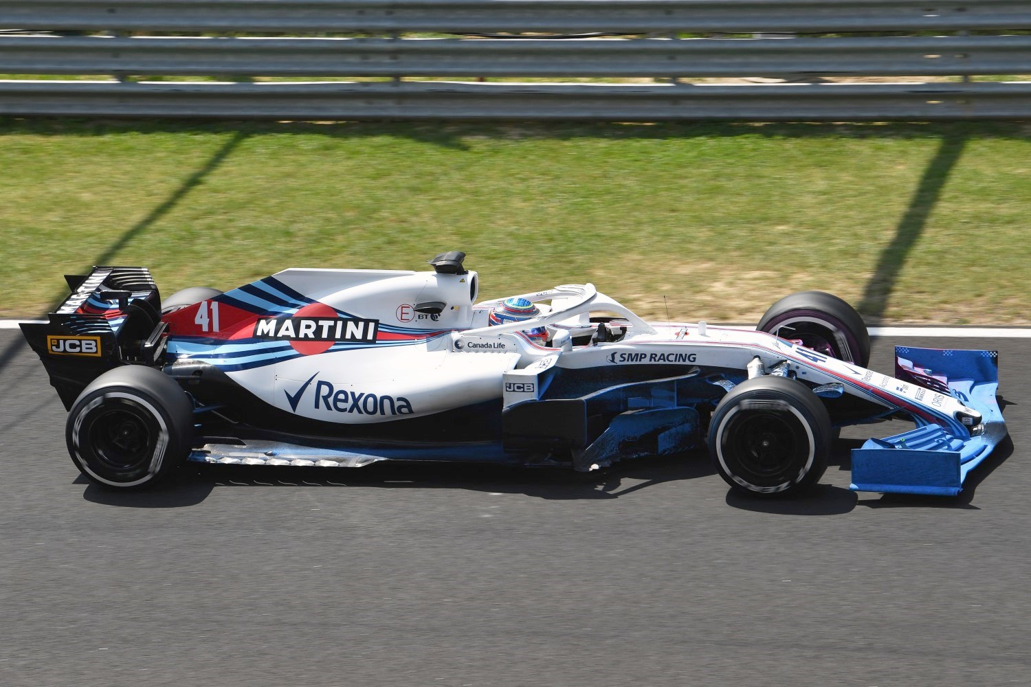 Williams tested the new, simpler, 2019 front wing