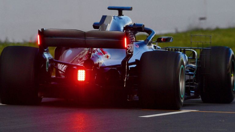 Hamilton tests new wing lights