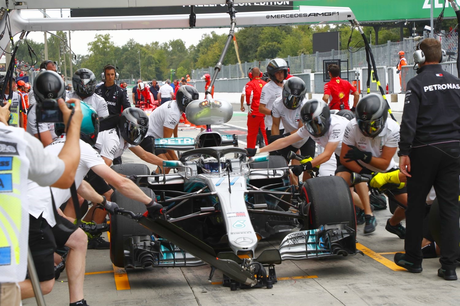 Mercedes crew practices pitstops with Botta