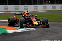 DanielRicciardoAstonMartinRedBullRacing(2).jpg