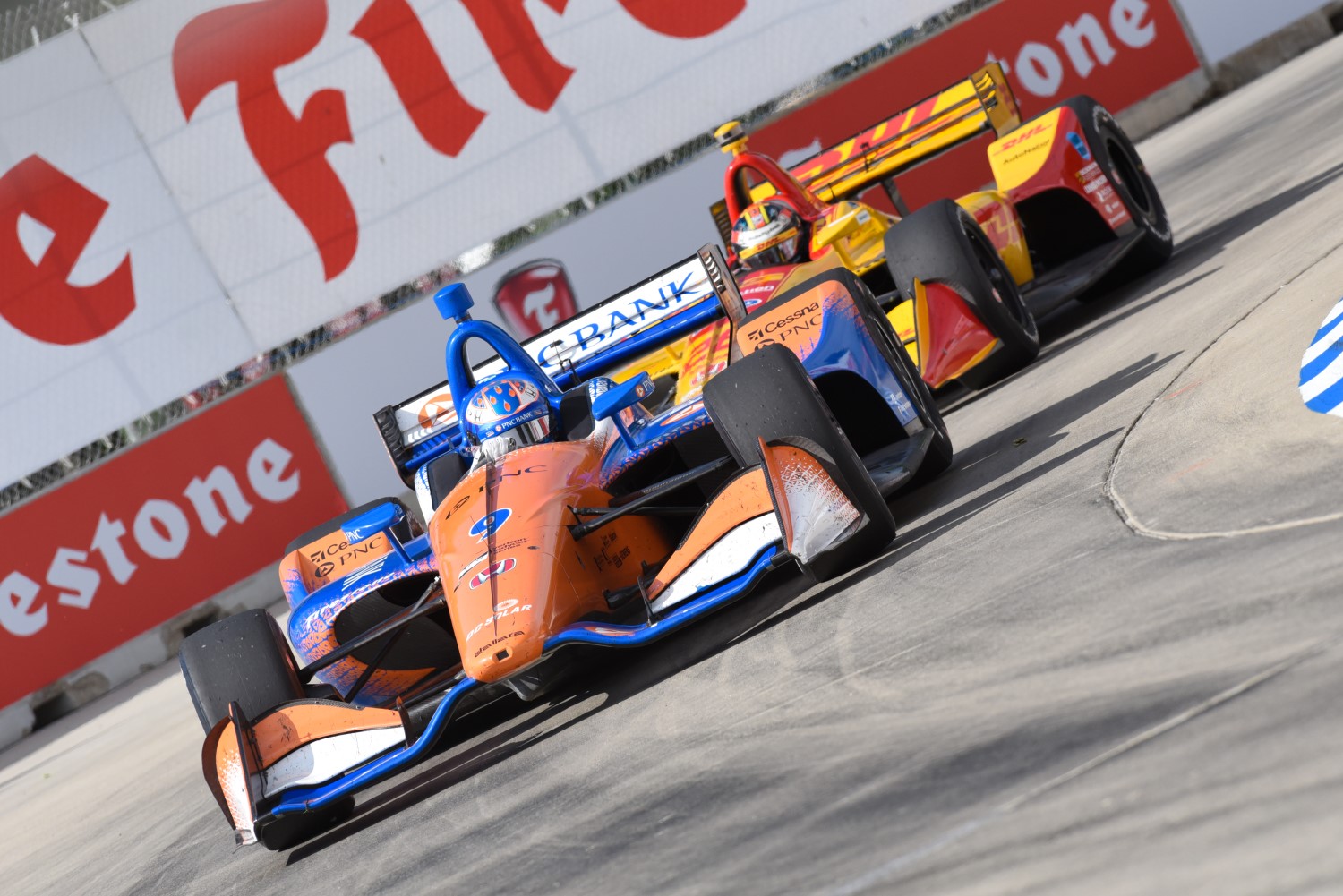 Dixon Edged out Hunter-Reay in Race 1