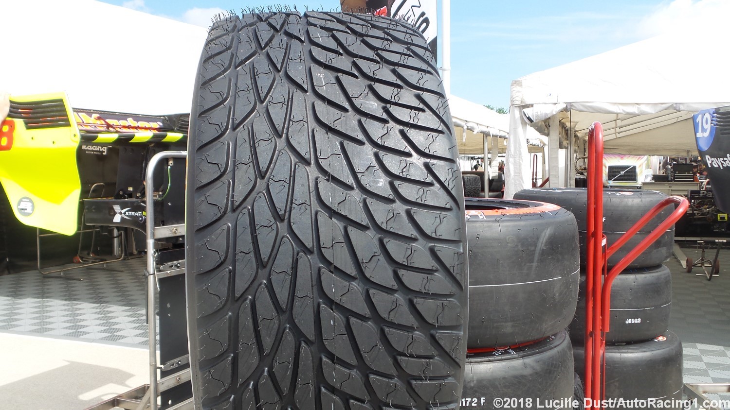 New rain tire tread pattern