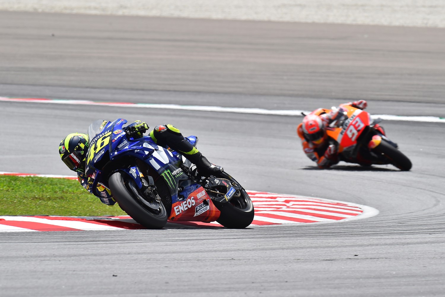 Marquez hunts down Rossi