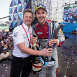 Allan McNish presents trophy to Daniel Abt