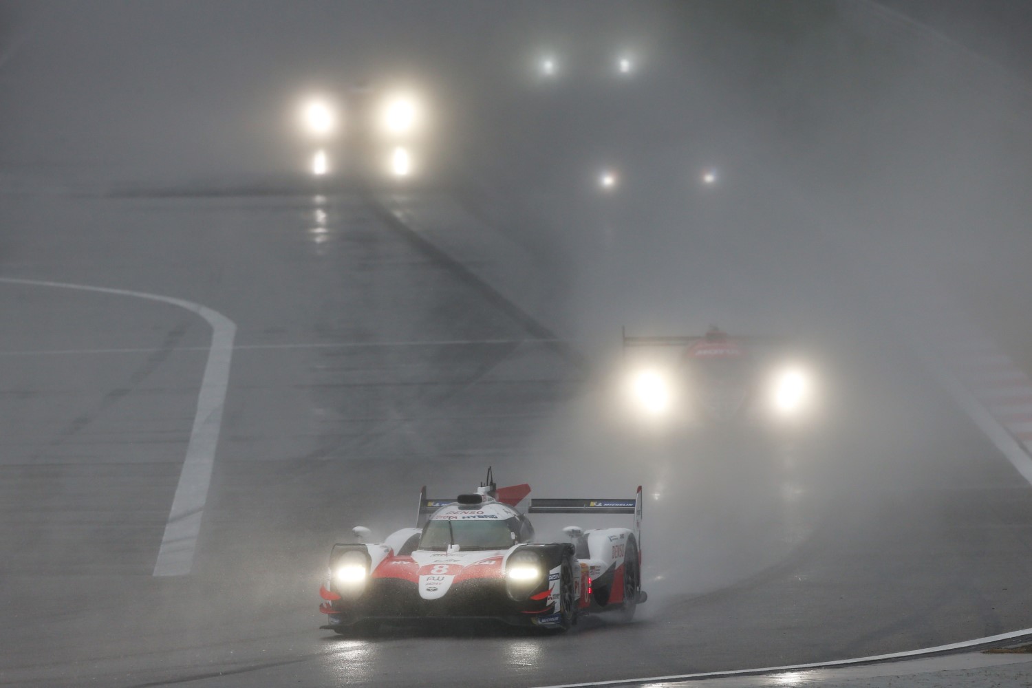 Alonso in the #8 Toyota in very bad rain conditions
