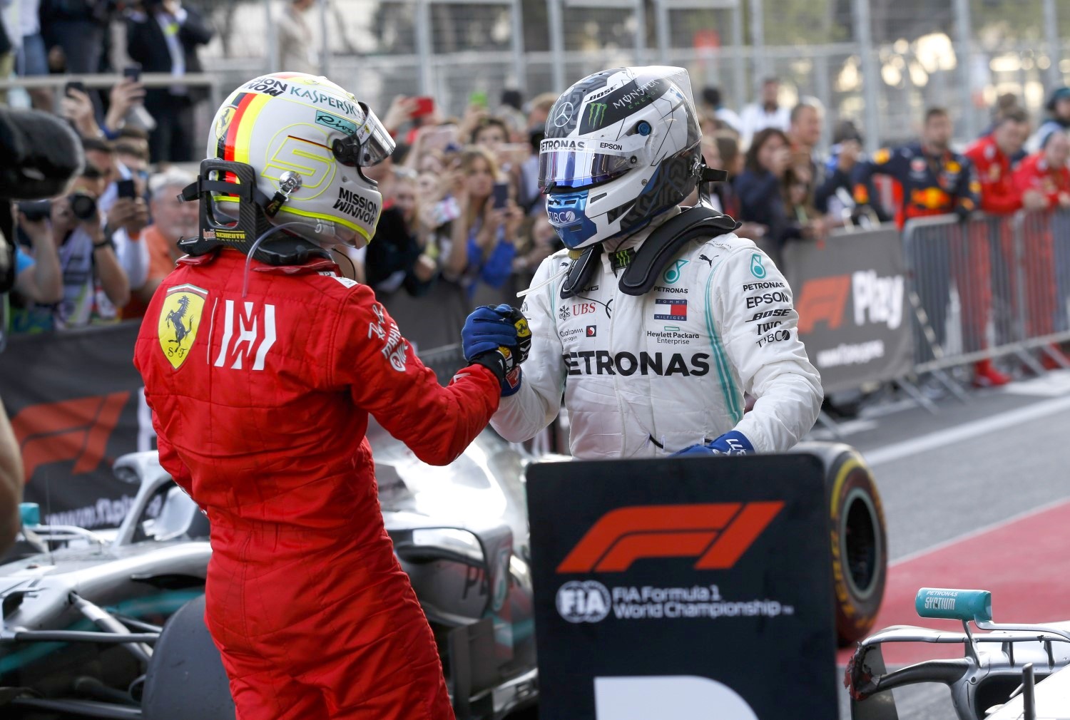 Vettel congratulates Bottas