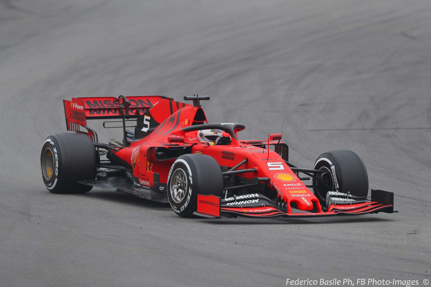 Luca di Montezemolo dislikes the 'flat' red color Ferrari
