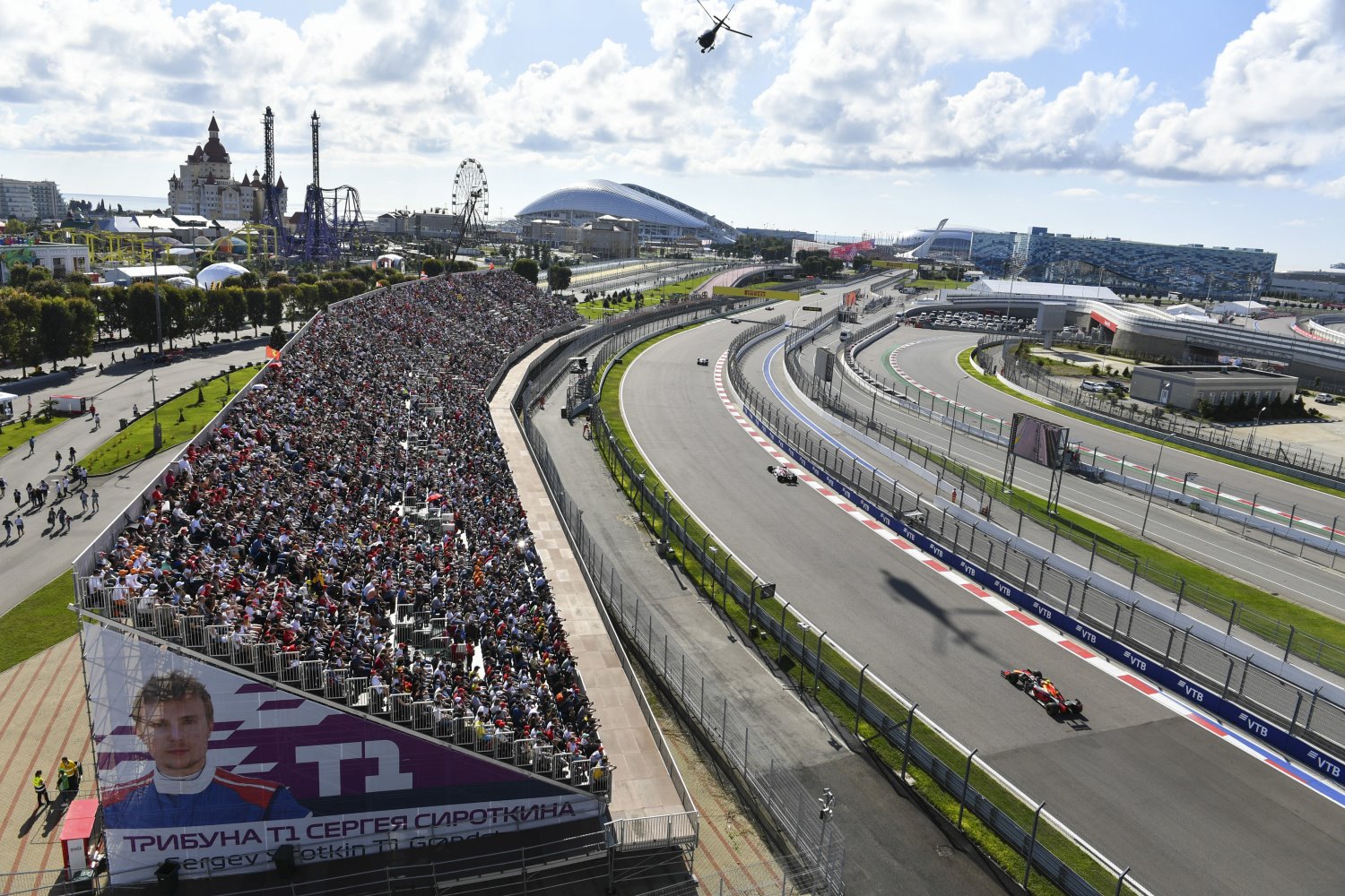Another big F1 crowd