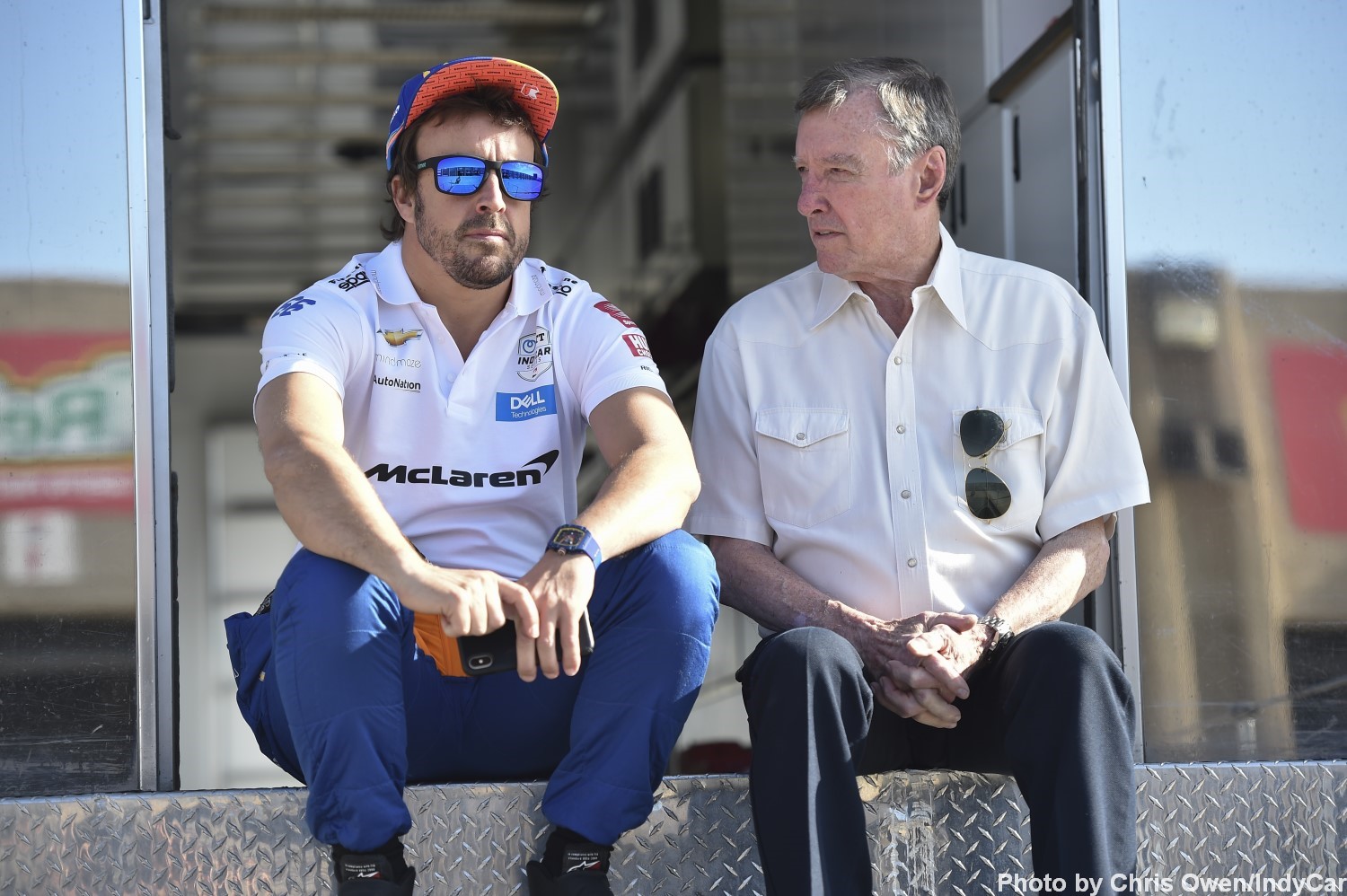 Alonso chats with Johnny Rutherford