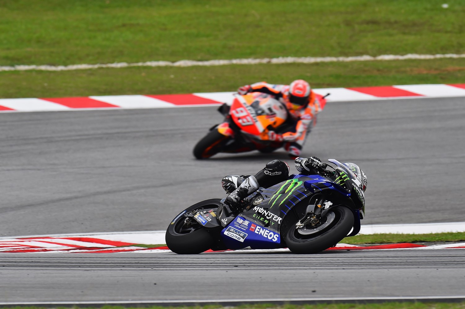 Marquez hunts down Vinales