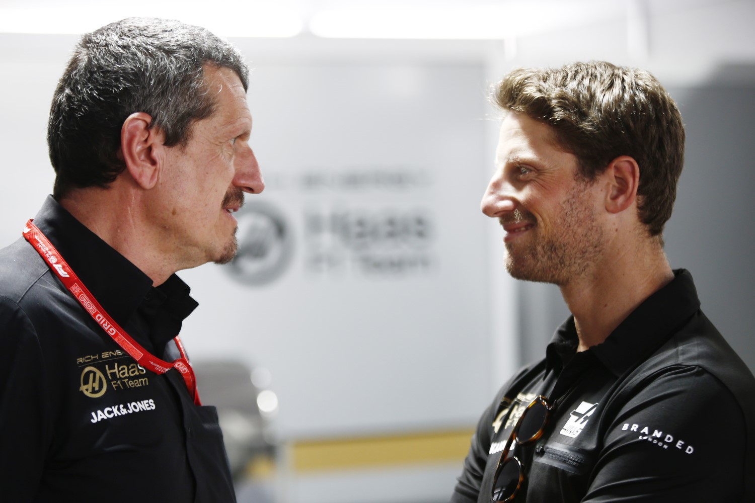 Gunther Steiner still fuming, read Grosjean the riot act