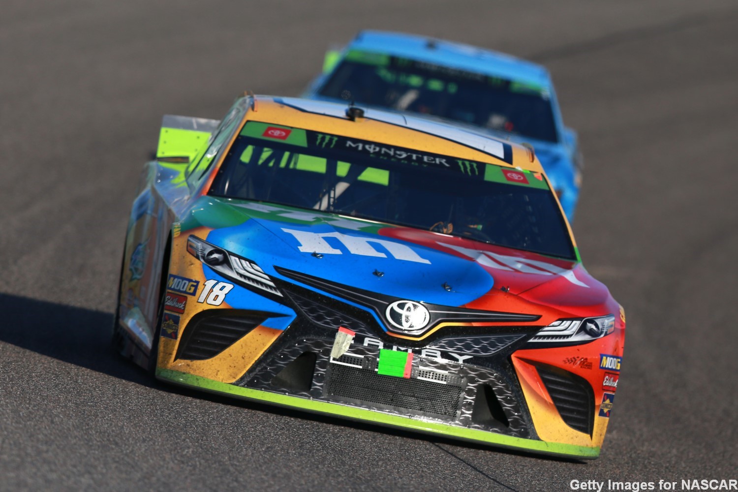 Race winner Kyle Busch holds off Kevin Harvick's Ford